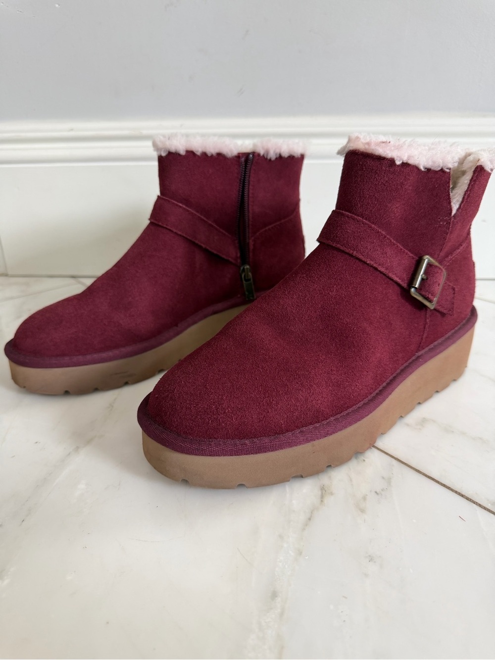 Koolaburra by UGG burgundy suede shearling lined zipper ankle boot warm cozy EUC